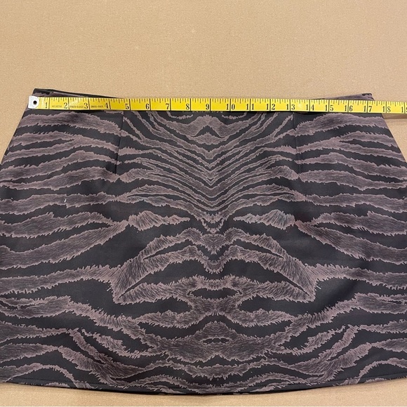 White Fox Boutique Love On Top Zebra Mini Skirt Size XL New With Tag - Picture 10 of 12